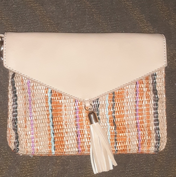 Justfab small 10×7 leathery/straw like woven purse with gold hardware brand new - Picture 5 of 5